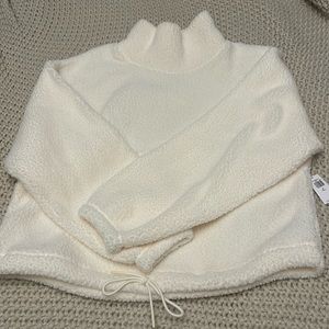NWT Old Navy fleece women’s cream turtleneck pullover - M Tall